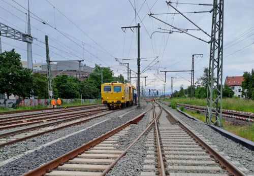 Mai 2024: Die Stopfmaschine arbeitet. (Foto: DB InfraGO/Claudius Lau)