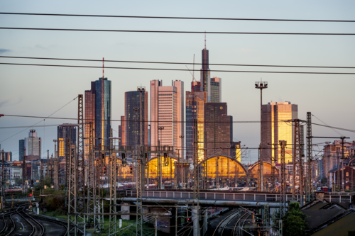 Knoten Frankfurt: Zwischen Frankfurt am Main Stadion und Frankfurt (Main) Hauptbahnhof nutzt der Personenverkehr bisher nur zwei Gleise.