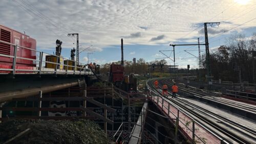 Blickrichtung Stadion auf die Hilfsbrücke an der Golfstraße. (Foto: Deutsche Bahn AG)