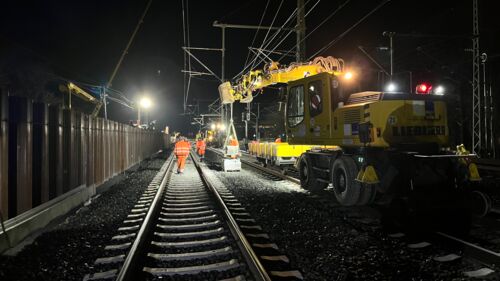 Nächtliche Arbeiten an der Eisenbahnüberführung Golfstraße. (Foto: Deutsche Bahn AG)