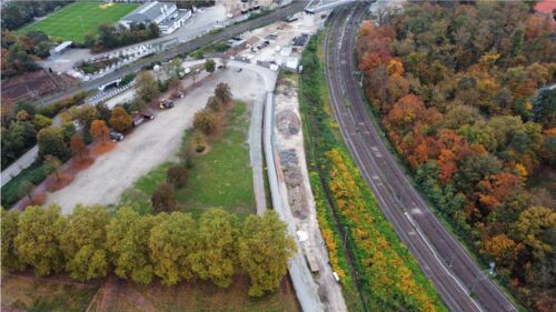 Die Logistikfläche am Gleisdreieck, Blickrichtung Stadion (November 2024). (Foto: DB InfraGO AG/Leonhard Weiss GmbH & Co KG)