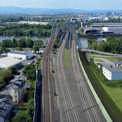 Drei Brücken, über die Gleise führe. Die rechte und die mittlere Brücken sind visualisiert.